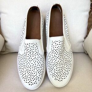 EUC White Leather Vionic Sneakers